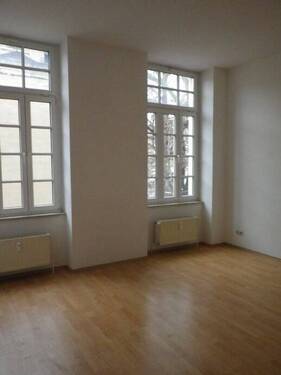 Wohnzimmer - 3-Raum-Wohnung Nähe Bahnhof und Schloßpark