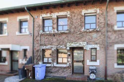 Front Bild - Charmantes Zuhause mit Potenzial in Schwalmtal - großflächiger Raum für Familien