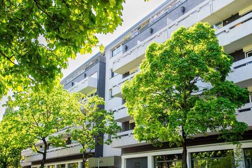 Best_Place_Eisenzahn_Fassade_1-13 - Investment nahe Kudamm: Effizientes 2-Zimmer-Apartment - Aufzug, Concierge, Waschsalon