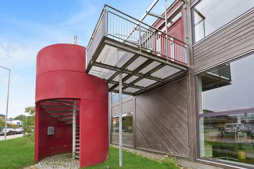 Zugang zum Büro - RESERVIERT! Helles Büro mit Wohlfühlcharakter und praktische Lagerlösung inklusive!