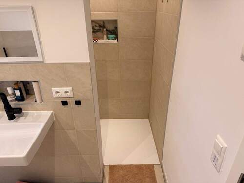 Blick in den Duschbereich - 