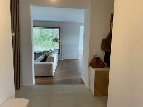 Blick vom Flur in den Wohn-/Essbereich - 