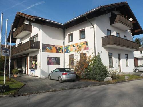 Hausansicht - Geschäftshaus in guter Verkehrslage von Eurasburg