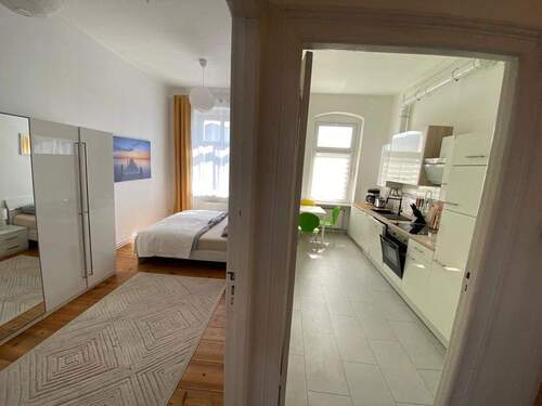 Einblick Schlafzimmer u.Küche - 