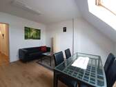 Wohnzimmer - 2 Zimmer Etagenwohnung zur Miete in Krefeld