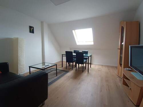 Wohnzimmer - 2 Zimmer Etagenwohnung in Krefeld