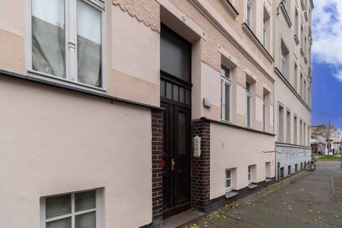 Hauseingang - 2 Zimmer Etagenwohnung zum Kaufen in Leipzig