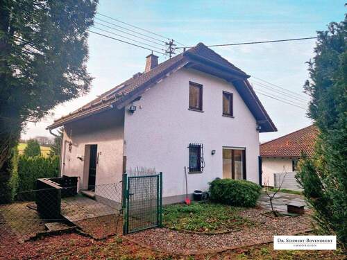 Rückansicht - Gepflegtes Einfamilienhaus in ruhiger Ortsrandlage mit 1.474 m² großem Grundstück!