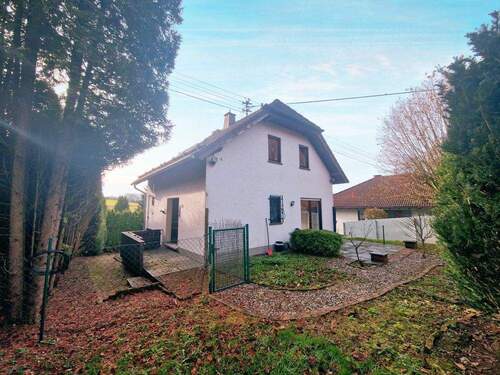 Rückansicht - 3 Zimmer Einfamilienhaus in Nisterau / Bach