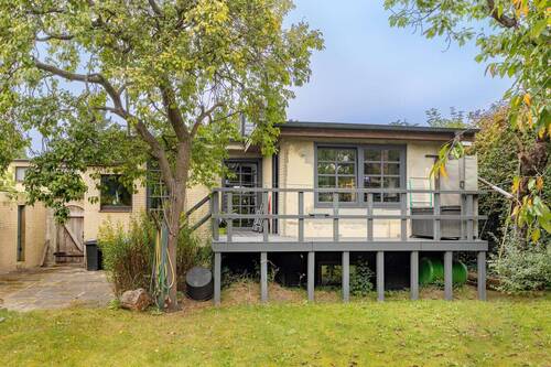 Außenansicht - Einfamilienhaus mit großem Garten und Ausbaupotenzial auf einem Erbpachtgrundstück