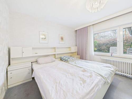 Schlafzimmer EG - 5 Zimmer Mehrfamilienhaus, Wohnhaus in Extertal