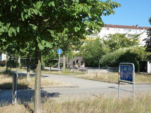 Spielstraße mit Spielplatz - 