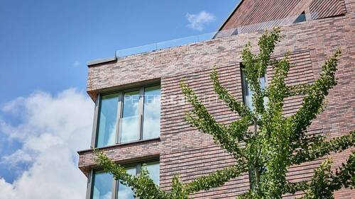 Außenansicht Thadenstraße - + Strahlende Lebensqualität - Lichtdurchflutete Wohnung mit Balkon und Loggia +