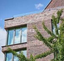 + Strahlende Lebensqualität - Lichtdurchflutete Wohnung mit Balkon und Loggia + - Hamburg Altona-Altstadt
