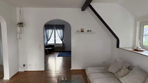 Wohnzimmer / Durchgang - 3 Zimmer Etagenwohnung zur Miete in Solingen