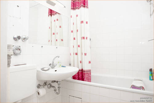 Badezimmer mit Wanne - 