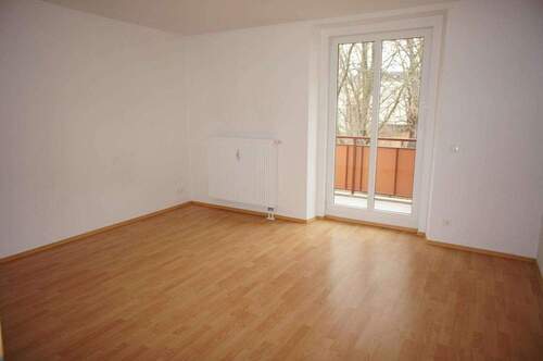 Wohnzimmer - Frei ab 1.5.25 - Balkon , Bad mit Dusche ! Wohnen an der Humboldthöhe