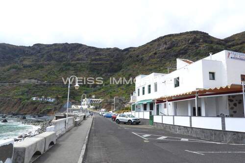 ...an der beliebten Seepromenade von Las Aguas - 