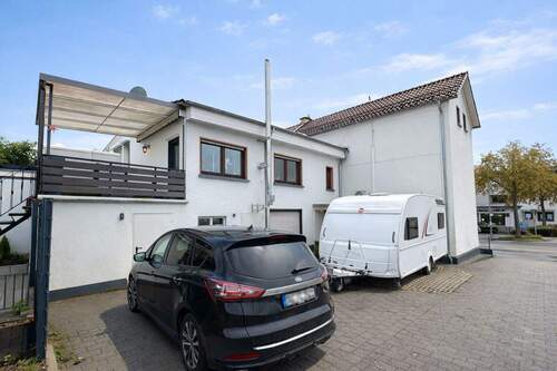 Außenansicht - Raum trifft Charakter! 161 qm, 8 Z. 475 qm Grundstück, laufend modernisiert, zentral und vielseitig