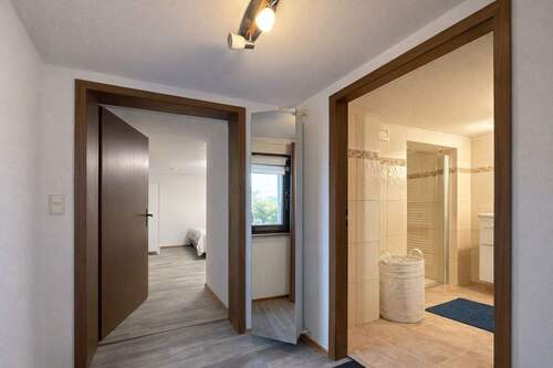 Flur EG hinten Zimmer Bad - Einfamilienhaus mit 161,00 m&sup2; in Siegburg zum Kaufen