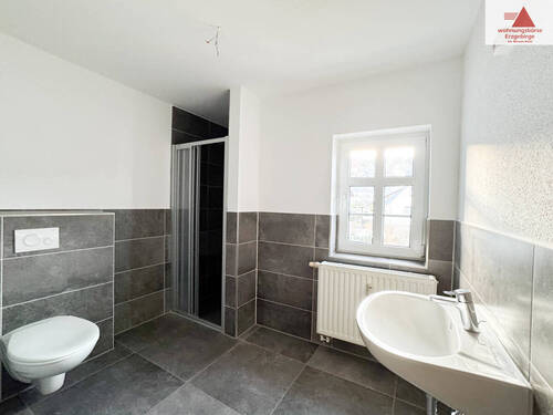 Bad mit Dusche - 