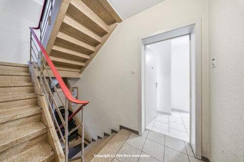 Treppenhaus - 3 Zimmer Etagenwohnung in Karlsruhe / Durlach