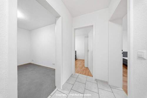 Flur - Etagenwohnung mit 80,00 m&sup2; in Karlsruhe / Durlach zur Miete