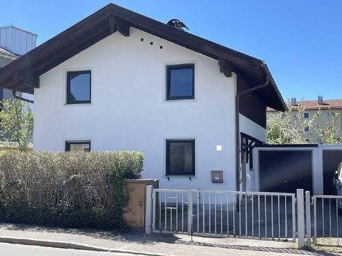 Hausansicht - 4 Zimmer Einfamilienhaus zum Kaufen in Prien