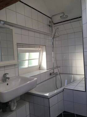 Dachboden Badewanne mit Dusche - 