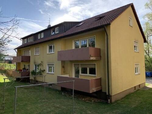 Blick auf das Wohnhaus aus dem Garten - 3 Zimmer Etagenwohnung in Pegnitz