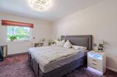Geräumiges Schlafzimmer - 