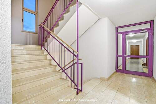 Treppenhaus - 2 Zimmer Etagenwohnung in Karlsruhe