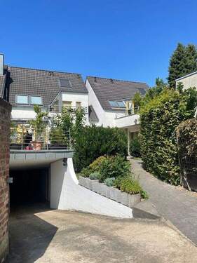 Eingangsbereich - von privat: moderne Eigentumswohnung in begehrter Lage mit Garten