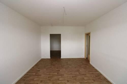 Beispiel Wohnzimmer - 4 Zimmer Etagenwohnung zur Miete in Freiberg