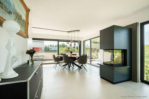 Wohnzimmer mit Kamin - 