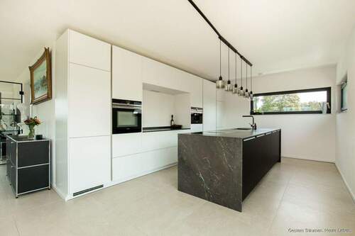 Küche mit Vorratsschrank - Einfamilienhaus mit 194,00 m&sup2; in Friedenweiler / Rötenbach zum Kaufen