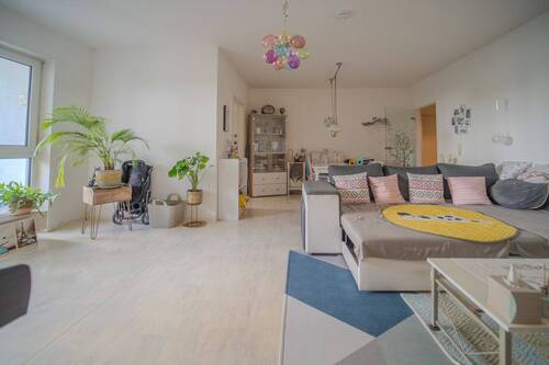 Wohnzimmer - 2 Zimmer Etagenwohnung zum Kaufen in Mannheim
