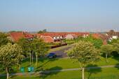 Blick vom Deich zur Wohnung - 