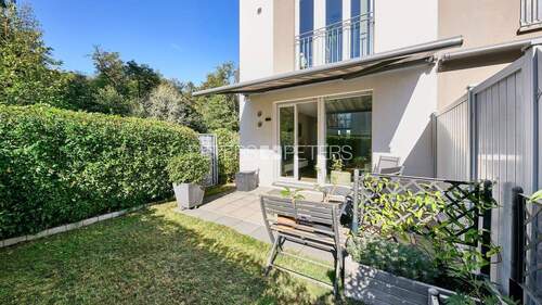 Terrasse - + Modernes Endreihenhaus in grüner Lage +