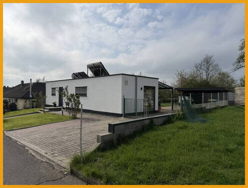 Vorderansicht mit Stellplatz - 