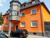 Straßenansicht - 2 ZKB DG Wohnung Ko-Neuendorf, grün und zentral