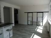 Das große Zimmer mit Blick in das Nebenzimmer - 2 Zimmer Büro in Hamburg