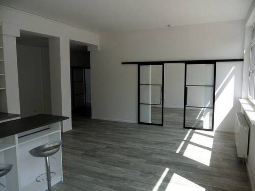 Das große Zimmer mit Blick in das Nebenzimmer - 2 Zimmer Büro in Hamburg