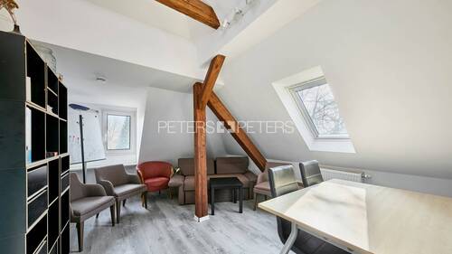 Zimmer im Dachgeschoss - 