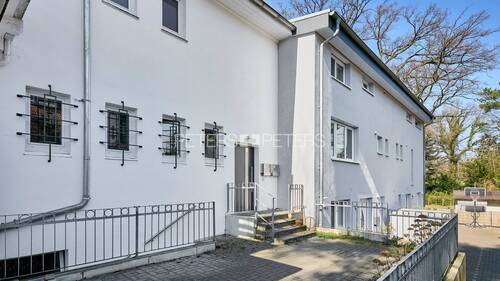 Eingangsansicht - 7 Zimmer Etagenwohnung in Hamburg
