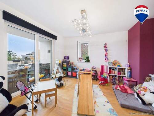 RE/MAX Immobilien DeLux Einfamilienhaus Mettlach-Weiten Zimmer - 