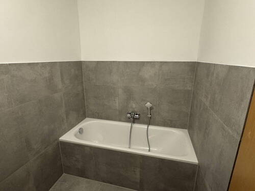 Badewanne im Bad - 3 Zimmer Etagenwohnung in Sundern