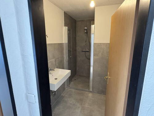 Dusche im Bad - Etagenwohnung mit 88,00 m&sup2; in Sundern zur Miete