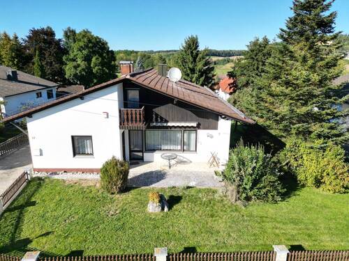 Titelfoto - Viel Platz für die ganze Familie: Einfamilienhaus mit Potential!