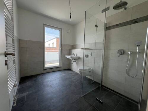 Badezimmer mit Dusche - 
